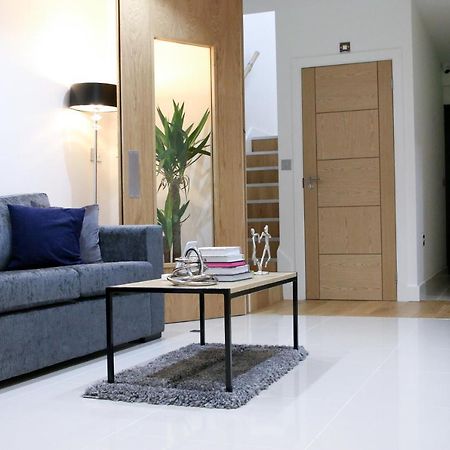 Lovely Studio Apartment With Access For Wheel-Chairs In Sydenham Londen Buitenkant foto