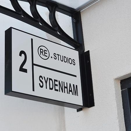Lovely Studio Apartment With Access For Wheel-Chairs In Sydenham Londen Buitenkant foto