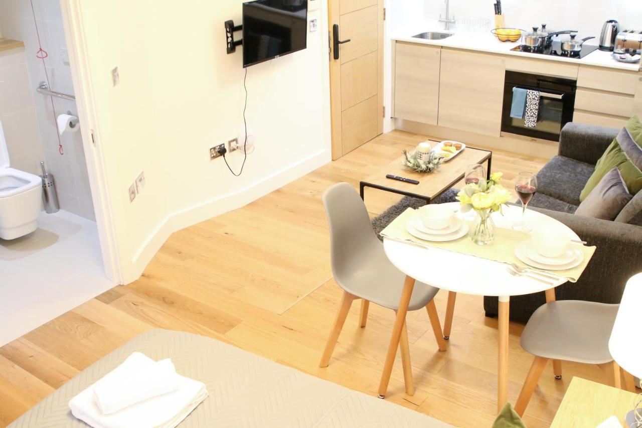 Lovely Studio Apartment With Access For Wheel-Chairs In Sydenham Londen Buitenkant foto