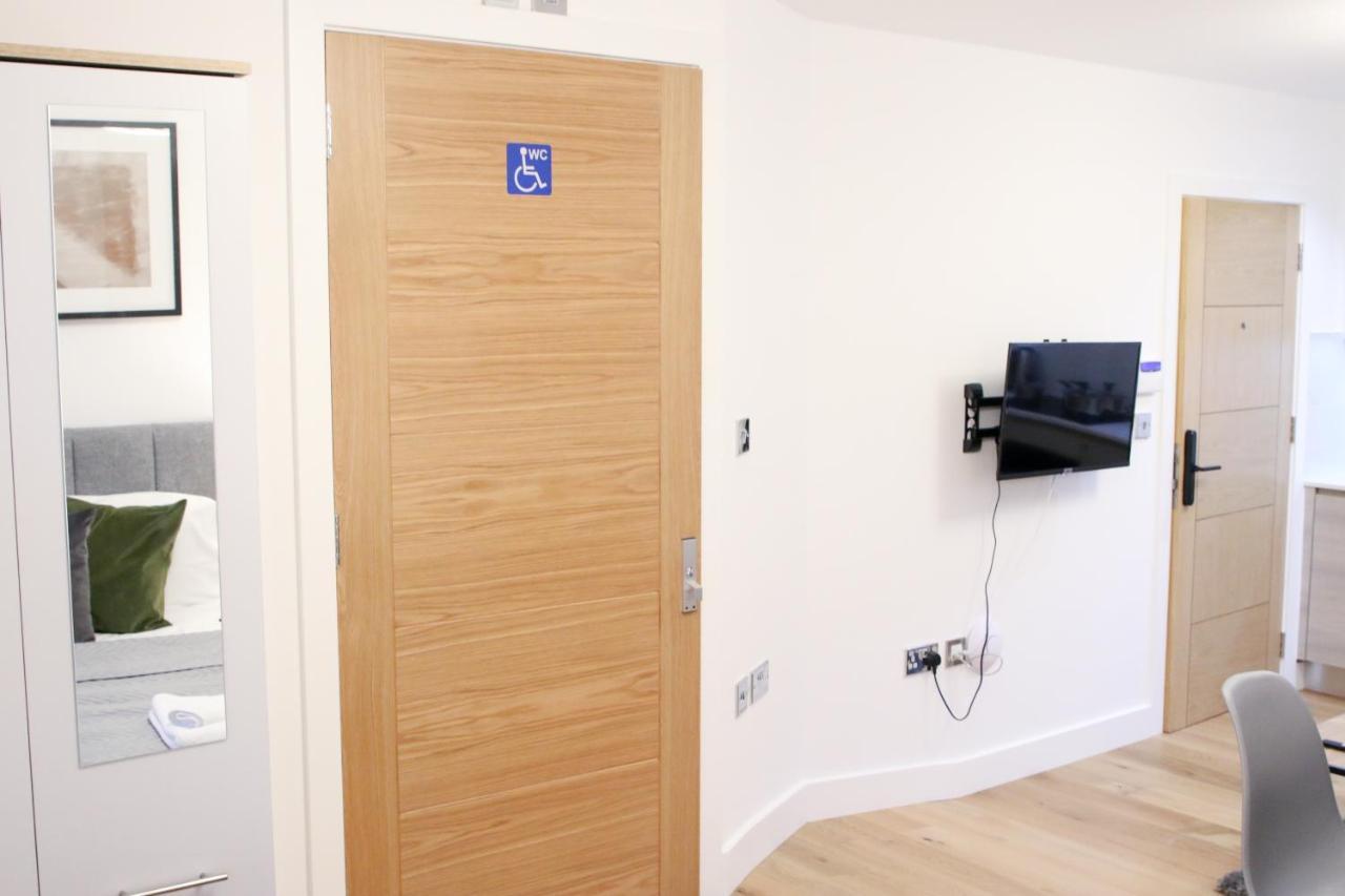 Lovely Studio Apartment With Access For Wheel-Chairs In Sydenham Londen Buitenkant foto