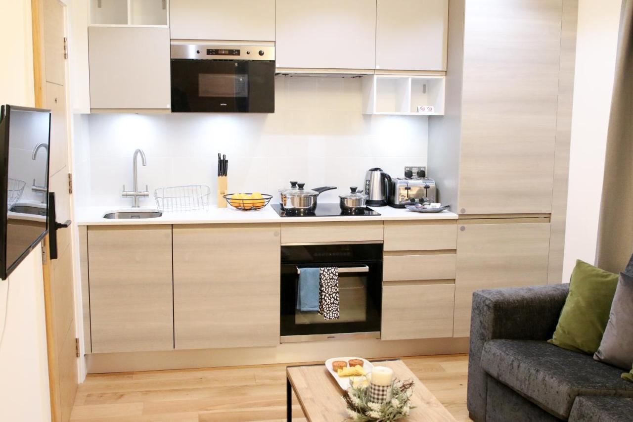 Lovely Studio Apartment With Access For Wheel-Chairs In Sydenham Londen Buitenkant foto