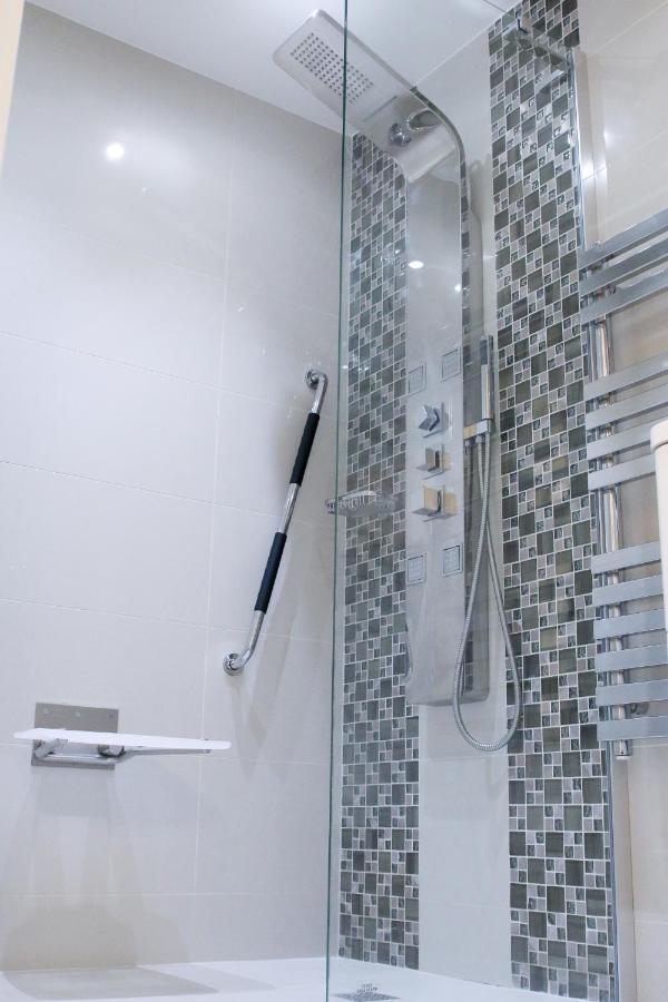 Lovely Studio Apartment With Access For Wheel-Chairs In Sydenham Londen Buitenkant foto