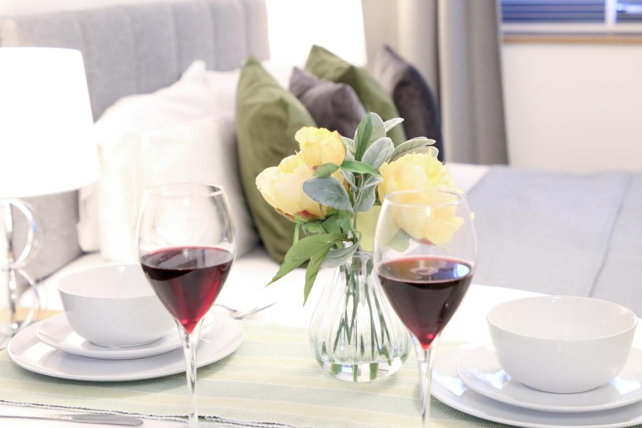 Lovely Studio Apartment With Access For Wheel-Chairs In Sydenham Londen Buitenkant foto