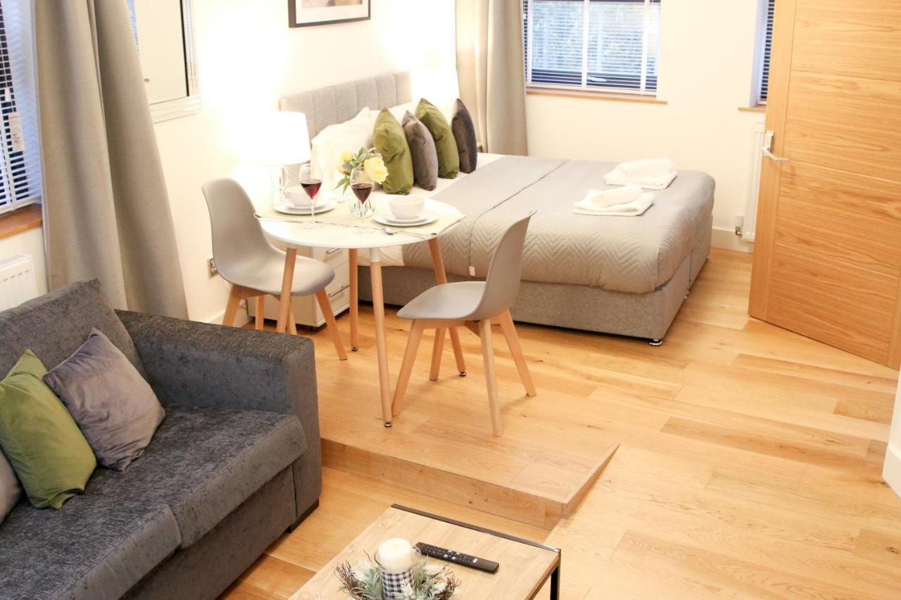 Lovely Studio Apartment With Access For Wheel-Chairs In Sydenham Londen Buitenkant foto