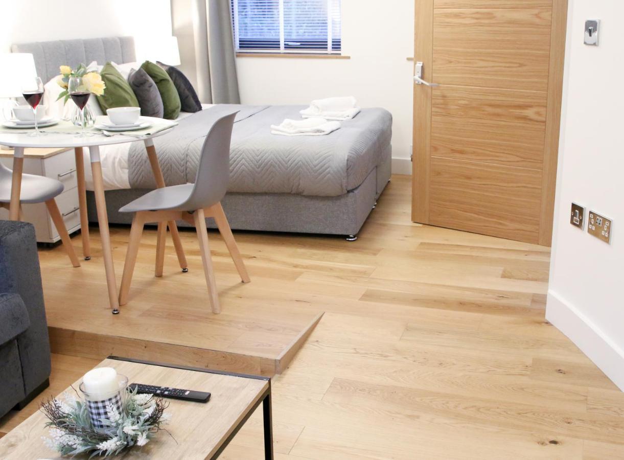 Lovely Studio Apartment With Access For Wheel-Chairs In Sydenham Londen Buitenkant foto