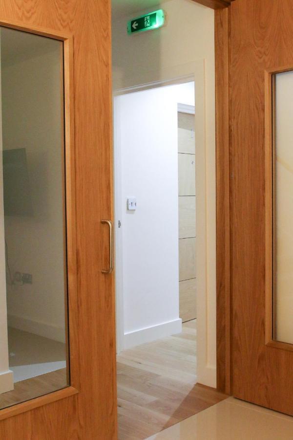 Lovely Studio Apartment With Access For Wheel-Chairs In Sydenham Londen Buitenkant foto