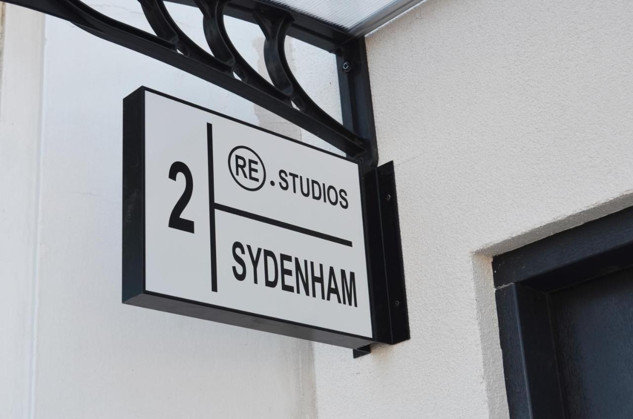 Lovely Studio Apartment With Access For Wheel-Chairs In Sydenham Londen Buitenkant foto